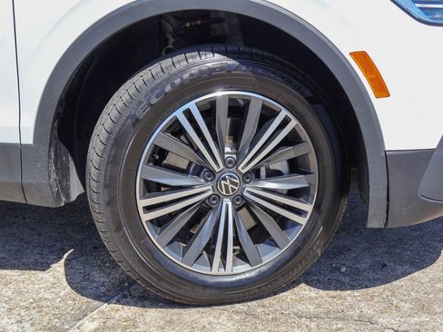 Used 2024 Volkswagen Tiguan SE image 27