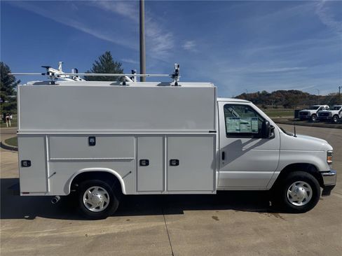 New 2026 Ford E-350 and Econoline 350 Super Duty w/ Power Equipment Group RWD image 8