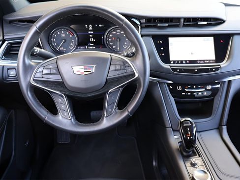 Used 2020 Cadillac XT5 Premium Luxury image 15