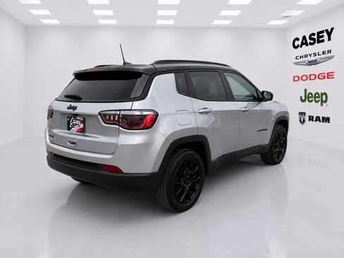 Used 2023 Jeep Compass Latitude w/ Sun and Sound Group AWD/4WD image 7