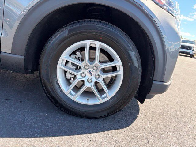 Used 2025 Ford Explorer Active w/ Active Comfort Package RWD image 8