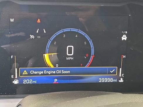 Used 2025 Chevrolet Trax LT FWD image 5