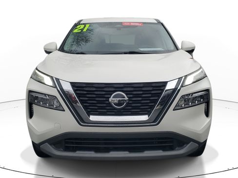 Used 2021 Nissan Rogue SV image 2