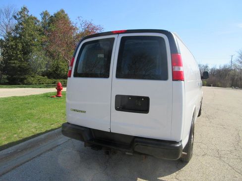 Used 2018 Chevrolet Express 3500 Extended w/ Driver Convenience Package image 10