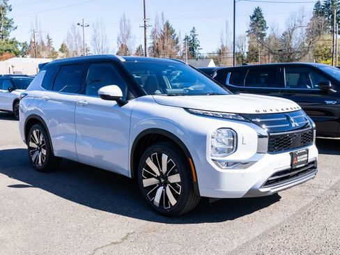 New 2026 Mitsubishi Outlander SEL image 1