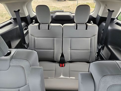 New 2026 Ford Explorer Active w/ Active Comfort Package RWD image 32