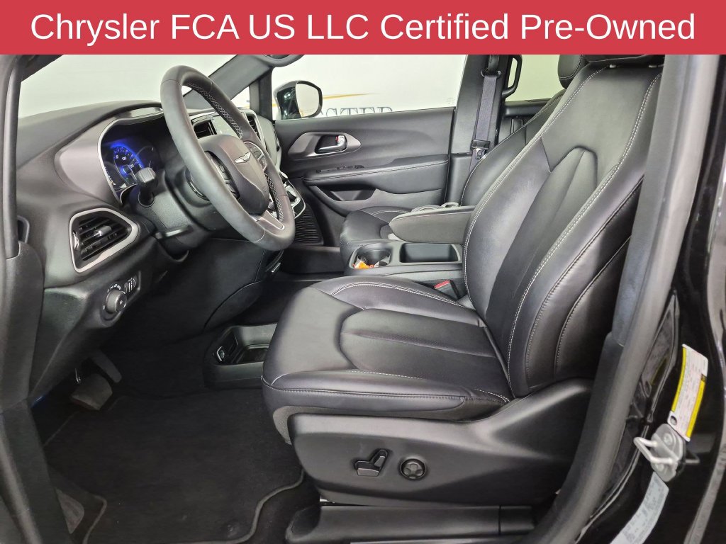 Used 2026 Chrysler Pacifica Select FWD image 17