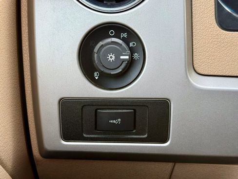 Used 2014 Ford F150 Lariat w/ Lariat Chrome Package image 19