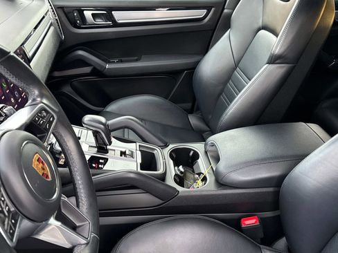 Used 2022 Porsche Cayenne Platinum Edition image 20