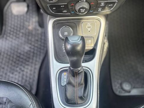Used 2020 Jeep Compass Latitude w/ Cold Weather Group AWD/4WD image 16