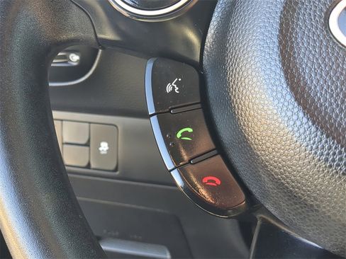 Used 2016 Kia Soul Base image 26