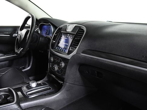 Used 2019 Chrysler 300 Touring L w/ Quick Order Package 22F image 28