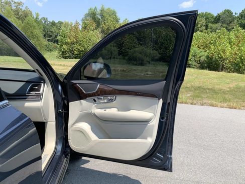 Used 2019 Volvo XC90 T5 Momentum w/ Protection Package Premier AWD/4WD image 29