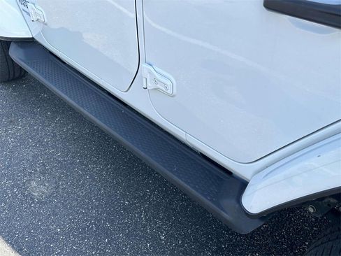 Used 2022 Jeep Wrangler Unlimited Sahara w/ Cold Weather Group image 13