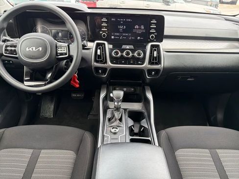 Used 2022 Kia Sorento LX AWD/4WD image 9