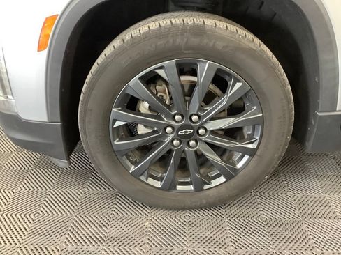 Used 2023 Chevrolet Traverse RS AWD/4WD image 3