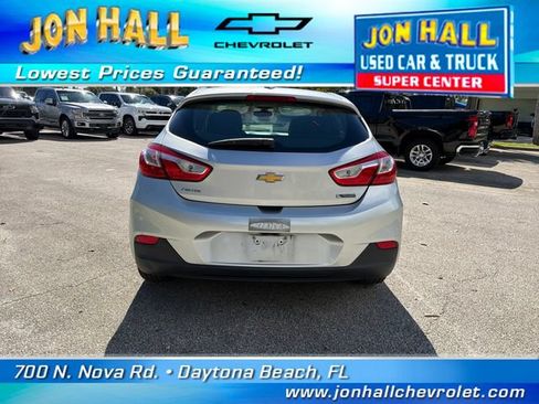 Used 2018 Chevrolet Cruze Premier FWD image 10