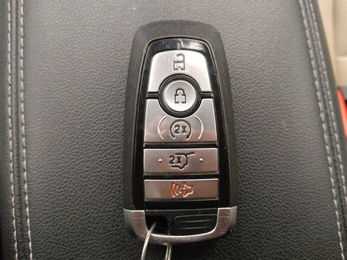 Used 2022 Ford Escape SEL w/ Technology Package FWD image 32