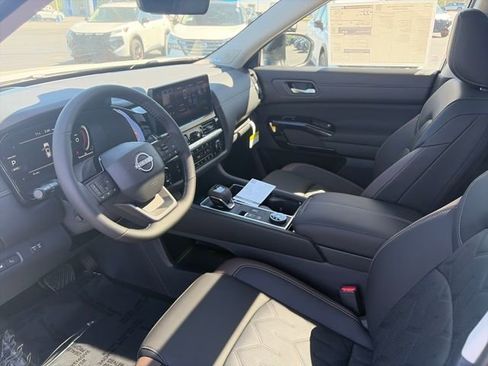 New 2026 Nissan Pathfinder Platinum image 29