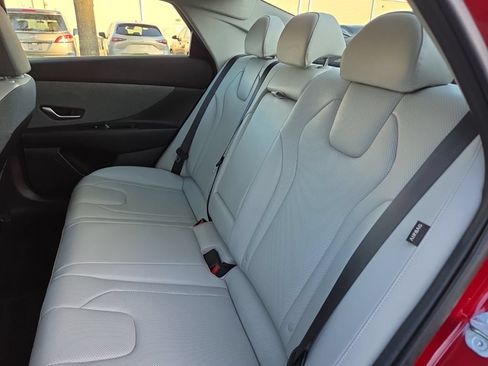 Used 2025 Hyundai Elantra Limited FWD image 32