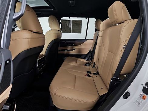 Used 2025 Lexus LX 600 4WD w/ Luxury Package image 12