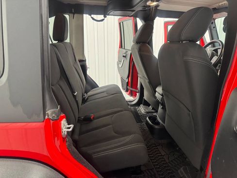 Used 2016 Jeep Wrangler Unlimited Rubicon w/ Connectivity Group image 23