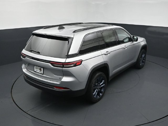 New 2026 Jeep Grand Cherokee Limited AWD/4WD image 17