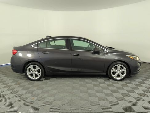 Used 2017 Chevrolet Cruze Premier FWD image 7