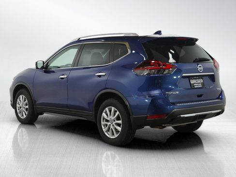 Used 2018 Nissan Rogue SV w/ Premium Package image 3