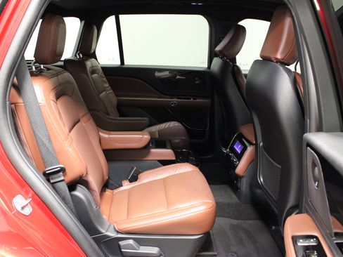 Used 2025 Lincoln Aviator Reserve w/ Illumination Package image 16