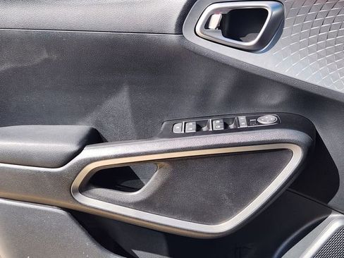 Certified 2025 Kia Soul LX image 23