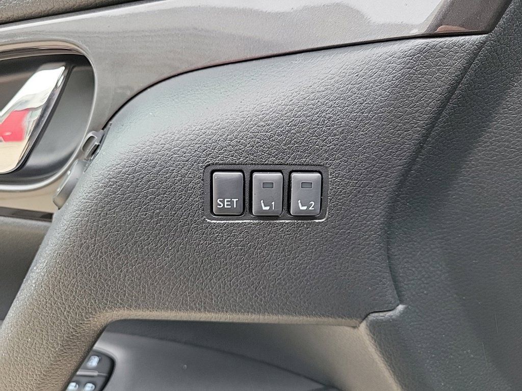 Used 2019 Nissan Rogue SV w/ Sun & Sound Touring Package AWD/4WD image 28