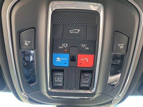 New 2025 Jeep Grand Cherokee Altitude image 27