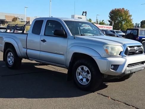 Used 2012 Toyota Tacoma 4x4 Access Cab V6 w/ TRD Off-Road Pkg image 2