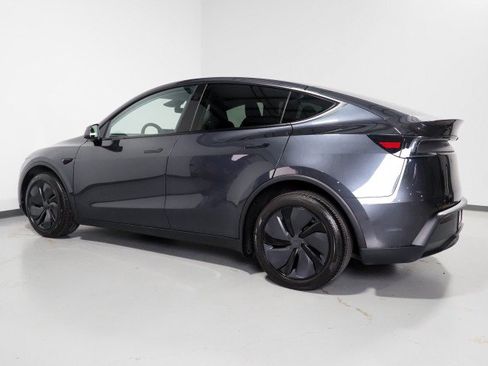 Used 2026 Tesla Model Y Long Range RWD image 9