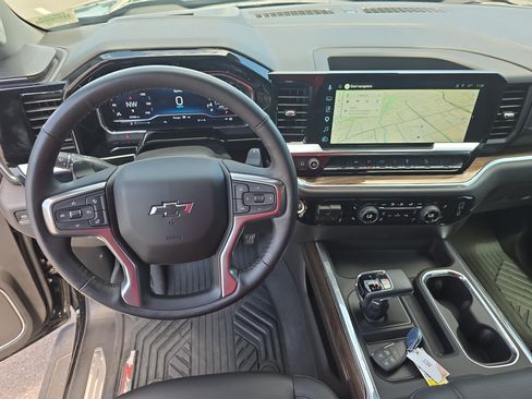 Used 2025 Chevrolet Silverado 1500 LT Trail Boss w/ Convenience Package II AWD/4WD image 17
