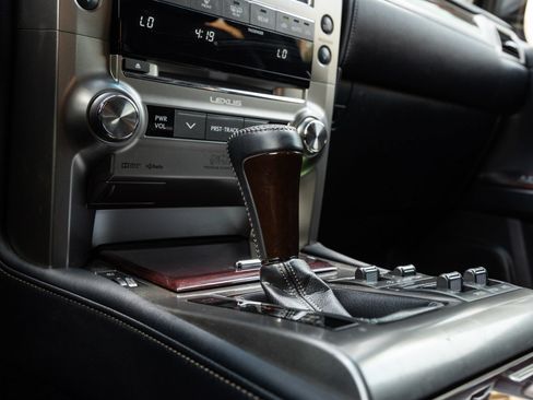 Used 2019 Lexus GX 460 Luxury AWD/4WD image 25