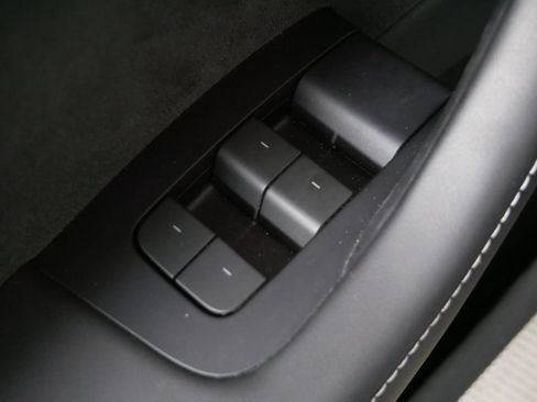 Used 2024 Tesla Model Y Long Range AWD/4WD image 14
