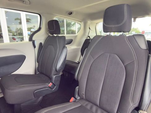 Used 2022 Chrysler Voyager LX FWD image 7