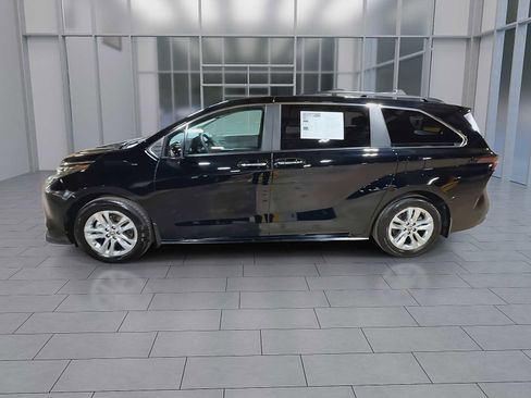 Used 2025 Toyota Sienna XLE w/ XLE Plus Package AWD/4WD image 5