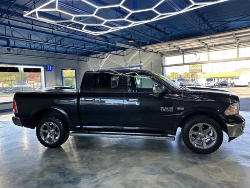 Used 2017 RAM 1500 Laramie image 9