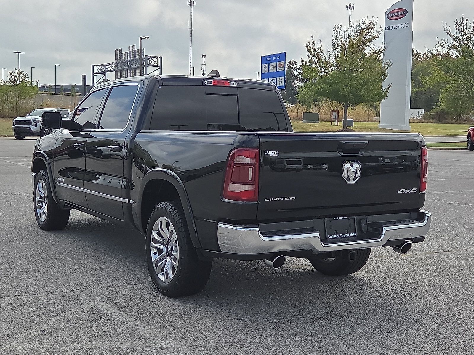 Used 2024 RAM 1500 Limited AWD/4WD image 4