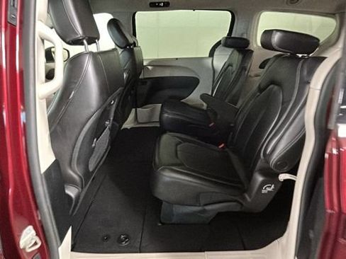 Used 2023 Chrysler Pacifica Touring-L FWD image 26