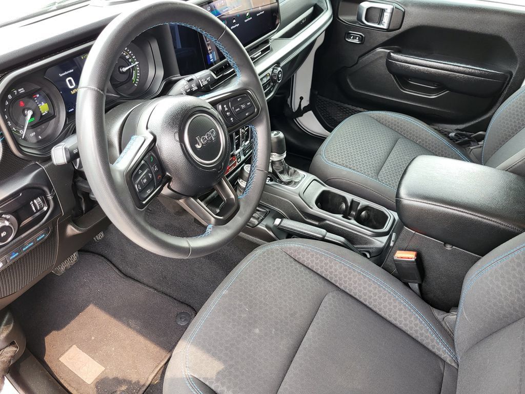Used 2024 Jeep Wrangler Unlimited Rubicon 4xe AWD/4WD image 14