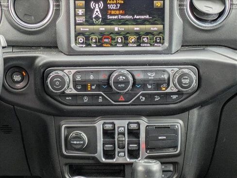 Used 2018 Jeep Wrangler Unlimited Sahara image 19