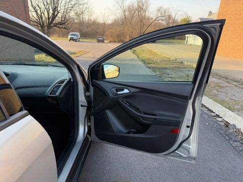 Used 2015 Ford Focus SE image 39