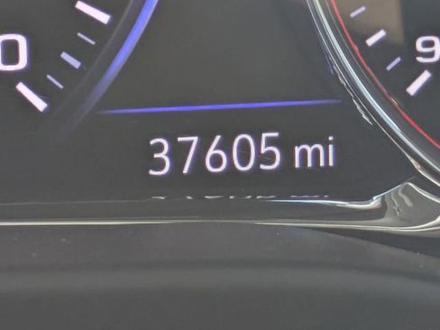 Used 2023 GMC Acadia SLT w/ Technology Package image 35