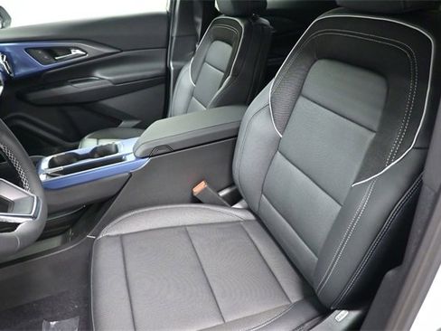 New 2026 Chevrolet Equinox EV LT image 11