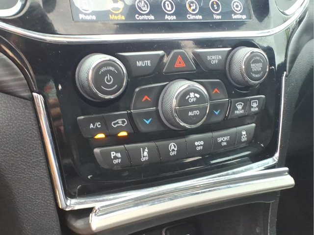 Used 2020 Jeep Grand Cherokee Altitude AWD/4WD image 9
