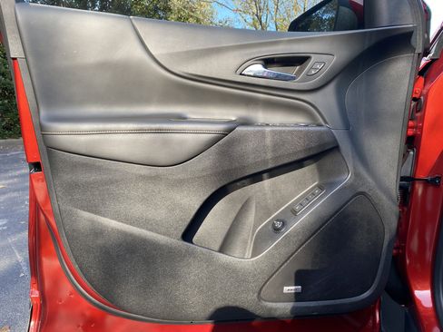 Used 2023 Chevrolet Equinox Premier image 14